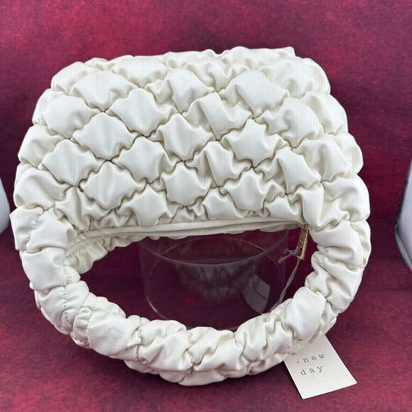 A NEW DAY BUBBLE QUILTED CLITCH HANDBAG, CREAM, SINGLE HANDLE, ZIP CLOSURE - Picture 4 of 9